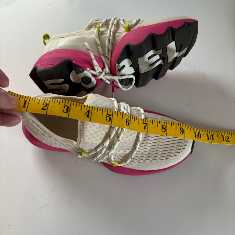 Sorel women’s kinetic impact lace shoe. Outer material is leather. Lace up